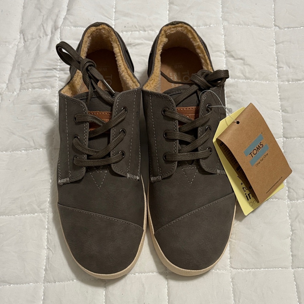 TOMS Paeso Grey Synthetic Leather Casual Shoes WMNS 8